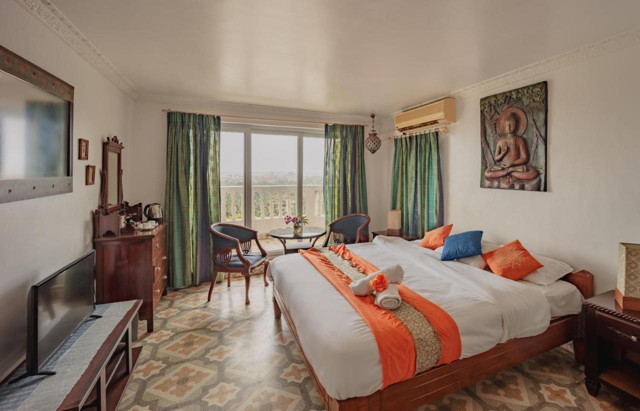 Ocean Suite Goa Dona Paula Exterior photo