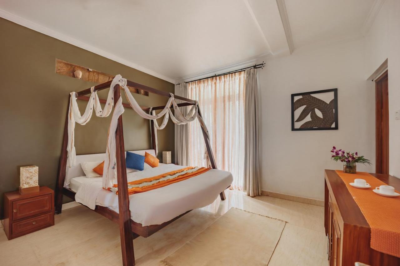 Ocean Suite Goa Dona Paula Exterior photo
