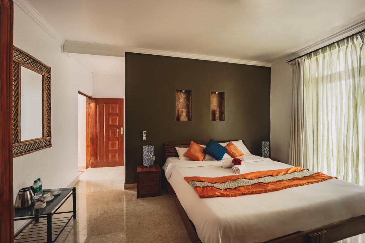 Ocean Suite Goa Dona Paula Exterior photo