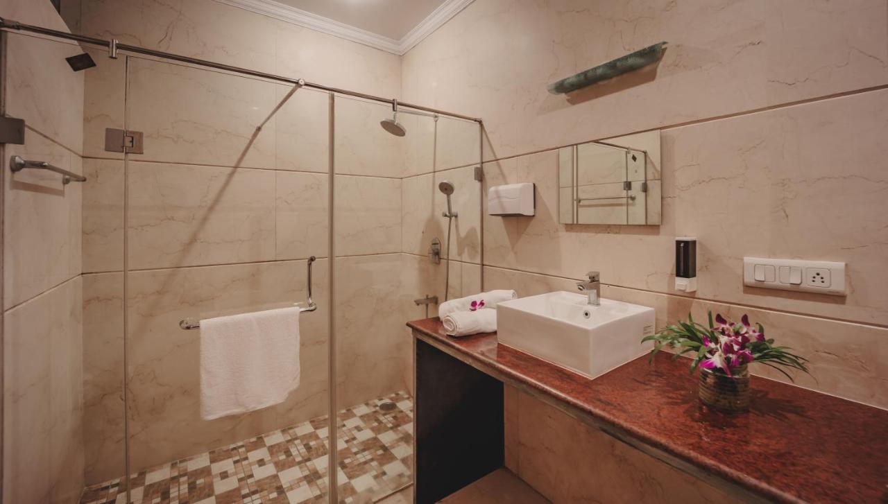 Ocean Suite Goa Dona Paula Exterior photo